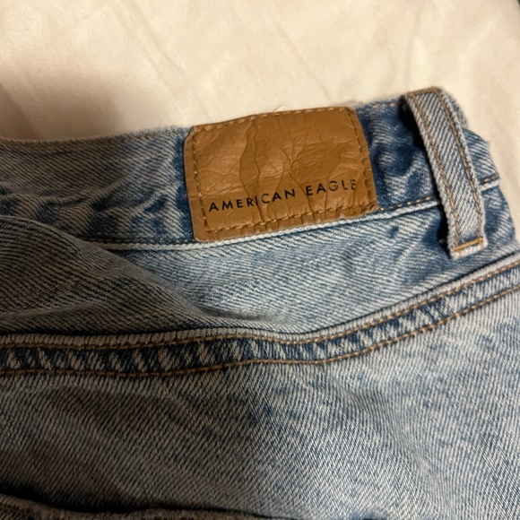 Ripped American eagle mom jeans - Picture 3 of 4